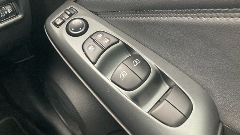 Nissan Juke 1.0 DiG-T N-Connecta 5dr Petrol Hatchback